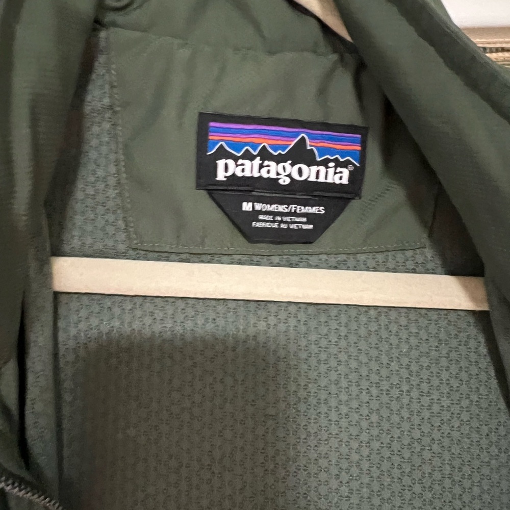 Patagonia Forest Green Women's Jacket - Picture 3 of 5